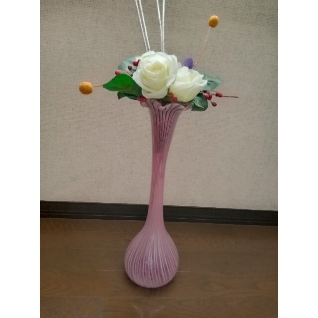NARUMI(ナルミ)の高級ブランドNARUMIガラス工藝一輪挿し花型ピンク エンタメ/ホビーの美術品/アンティーク(ガラス)の商品写真