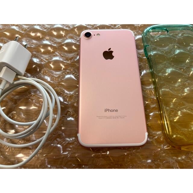 iPhone(アイフォーン)のiPhone7本体32GB ローズゴールドSIMフリー　ケース充電器セット スマホ/家電/カメラのスマートフォン/携帯電話(スマートフォン本体)の商品写真