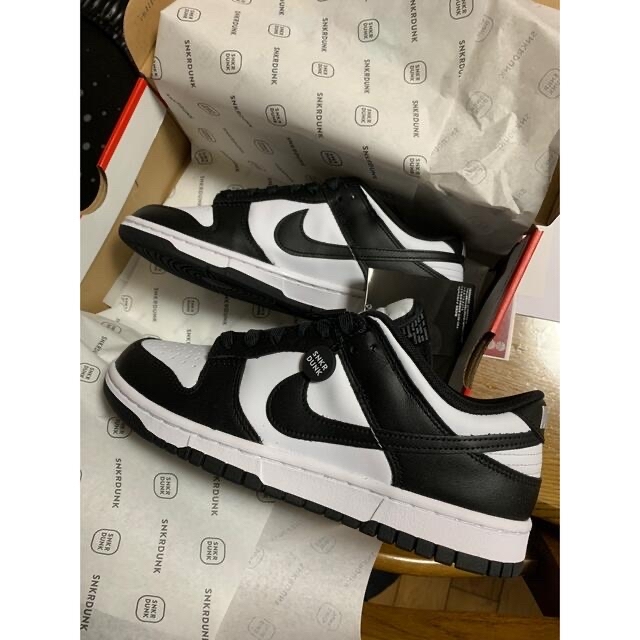 NIKE(ナイキ)のNIKE 新品　dunk ナイキ　ダンク　ロー　パンダ　26.5センチ 鑑定済み メンズの靴/シューズ(スニーカー)の商品写真