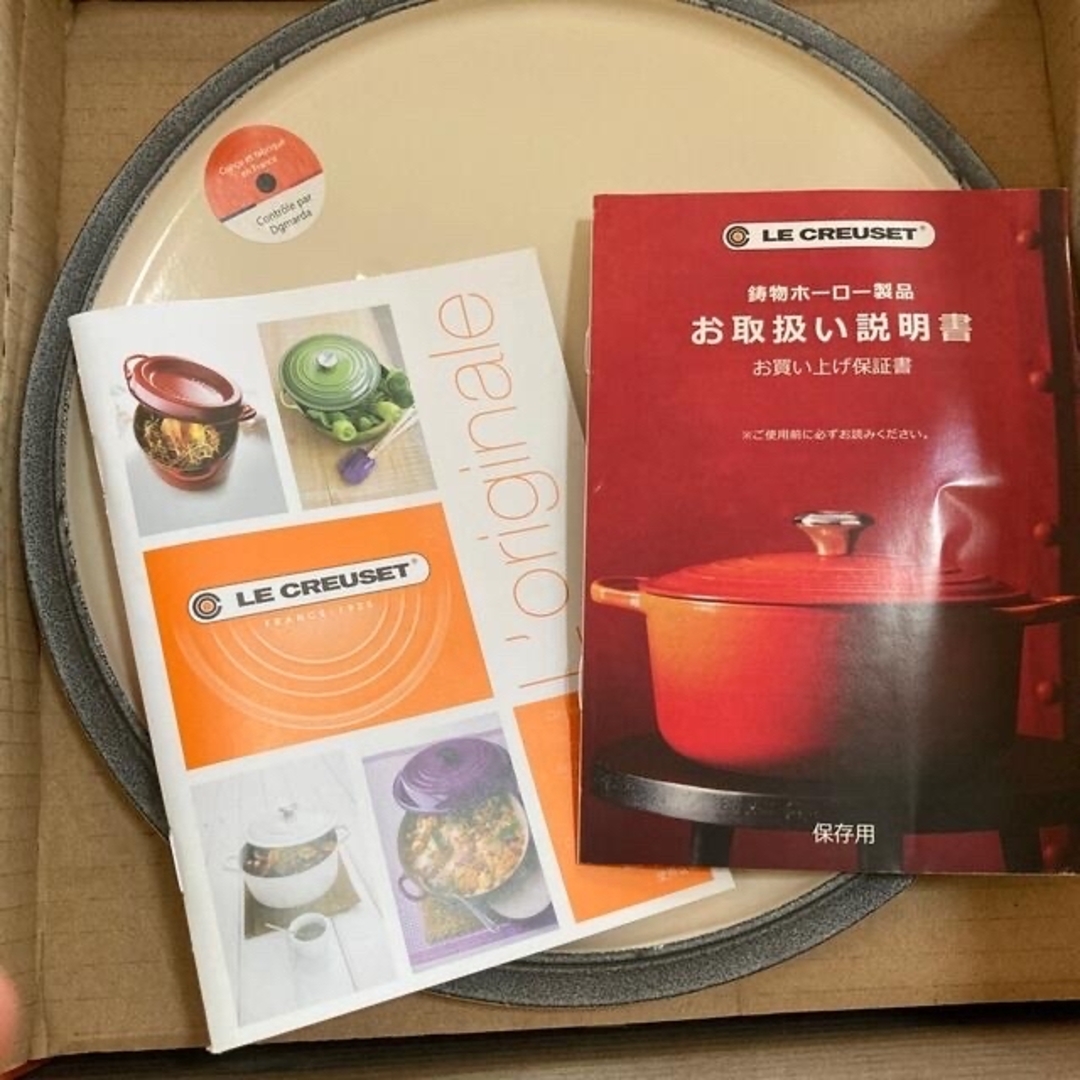 LE CREUSET(ルクルーゼ)の【ル・クルーゼ】フラワーレリーフ・マルミット22cm インテリア/住まい/日用品のキッチン/食器(鍋/フライパン)の商品写真