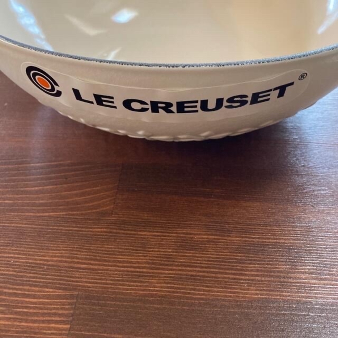 LE CREUSET(ルクルーゼ)の【ル・クルーゼ】フラワーレリーフ・マルミット22cm インテリア/住まい/日用品のキッチン/食器(鍋/フライパン)の商品写真