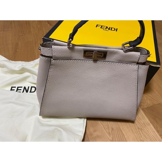 FENDI(フェンディ)のkynさん専用ピーカブー セレリア ミルクホワイト ハンドバッグ 極美品 レディースのバッグ(ハンドバッグ)の商品写真