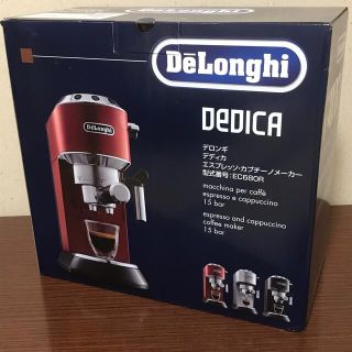 デロンギ(DeLonghi)のデロンギ　デディカ エスプレッソ・カプチーノメーカー レッド EC680R(コーヒーメーカー)