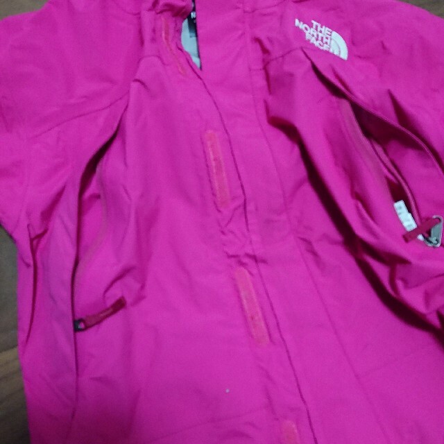 THE NORTH FACE(ザノースフェイス)のused☆ザ ノースフェイス キッズ ナイロンアウター 120 キッズ/ベビー/マタニティのキッズ服女の子用(90cm~)(ジャケット/上着)の商品写真