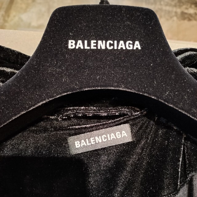 Balenciaga(バレンシアガ)のセール　バレンシアガ　ベルベットトラックジャケット メンズのトップス(ジャージ)の商品写真