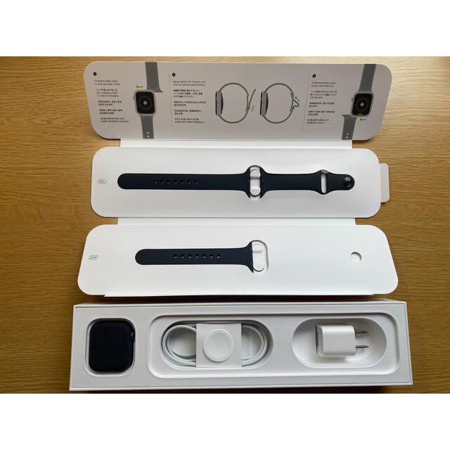 Apple Watch(アップルウォッチ)のApple Watch 5  40mm GPS スペースグレー　アルミニウム スマホ/家電/カメラのスマートフォン/携帯電話(その他)の商品写真