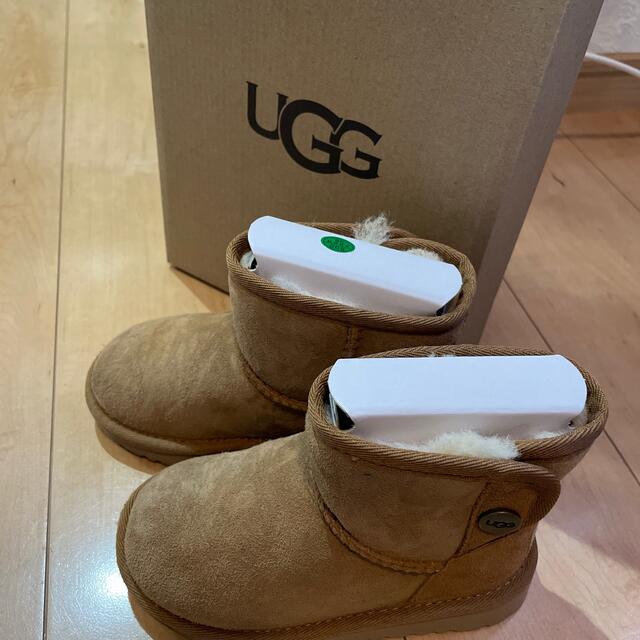 UGG(アグ)のUGG★kidsブーツ キッズ/ベビー/マタニティのキッズ靴/シューズ(15cm~)(ブーツ)の商品写真