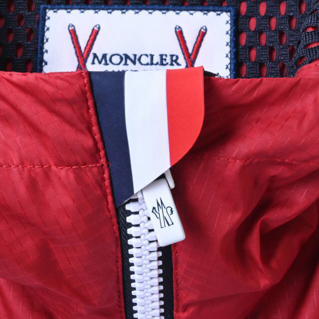 MONCLER(モンクレール)のMONCLER Gamme Bleu ブロックカラー ナイロン ジャケット メンズのジャケット/アウター(ブルゾン)の商品写真