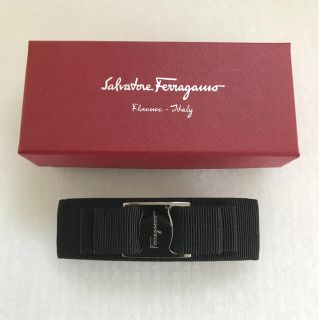 サルヴァトーレフェラガモ(Salvatore Ferragamo)のサルヴァトーレフェラガモ　ヴァラリボン　バレッタ　髪留め　ブラック(バレッタ/ヘアクリップ)