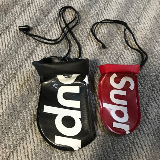 限定値下げ????supreme SealLine シュプリーム　防水ポーチ　レッド