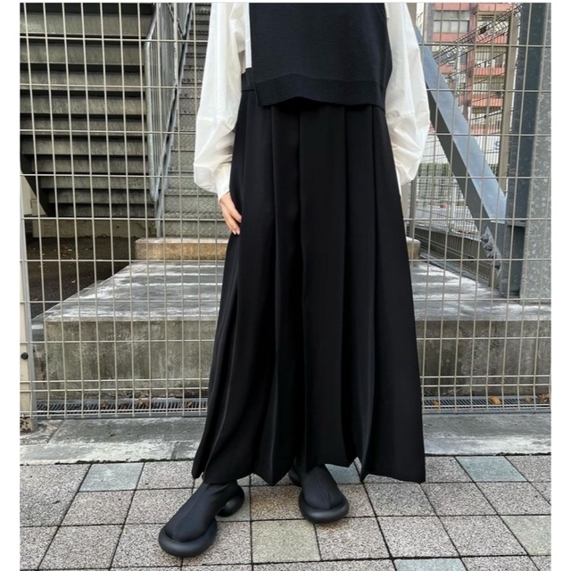 ENFOLD(エンフォルド)のKNIT-LAYERED PLEATS DRESS レディースのワンピース(ロングワンピース/マキシワンピース)の商品写真