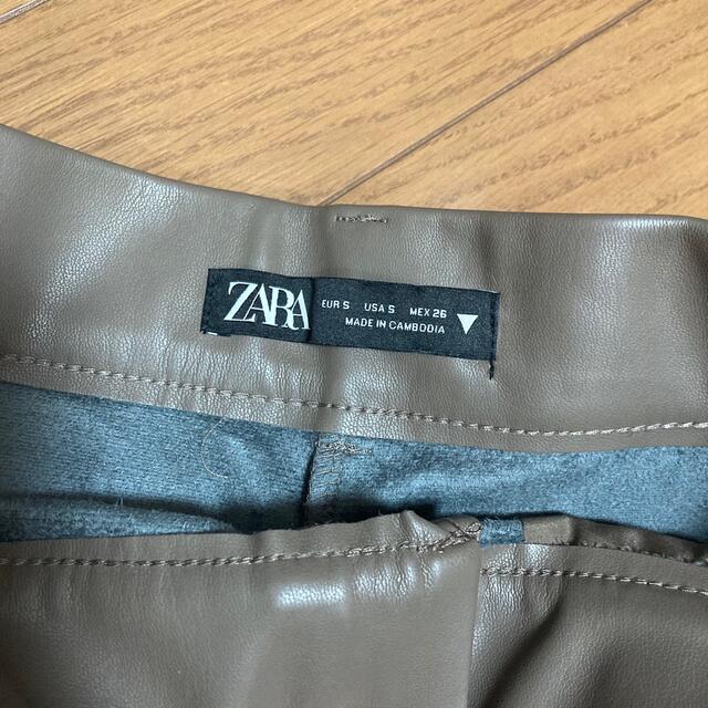 ZARA(ザラ)のZARAレザーショートパンツ レディースのパンツ(ショートパンツ)の商品写真