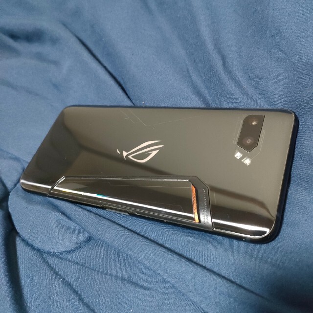 ASUS(エイスース)のASUS ROG Phone II 国内版 訳あり スマホ/家電/カメラのスマートフォン/携帯電話(スマートフォン本体)の商品写真