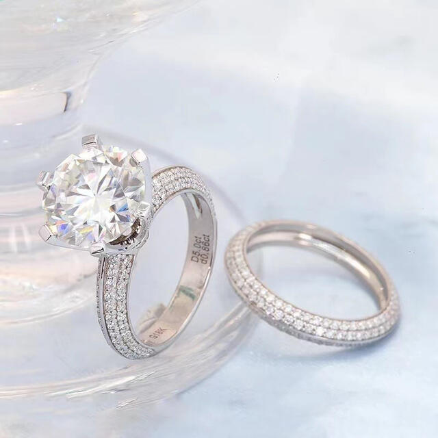 【高級仕様】5.0ct モアサナイト  リング　K18 レディースのアクセサリー(リング(指輪))の商品写真