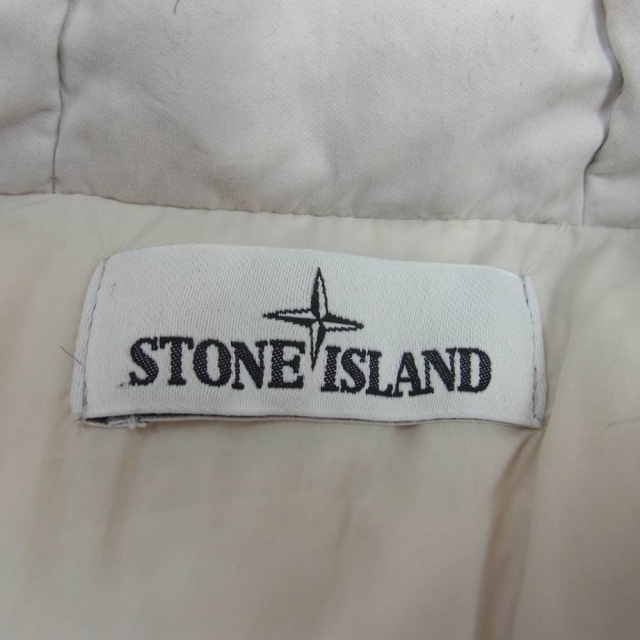 STONE ISLAND(ストーンアイランド)のSTONE ISLAND ストーンアイランド 651546332-A 国内正規品 袖ロゴワッペン ダウンジャケット オフホワイト系 S【中古】 メンズのジャケット/アウター(その他)の商品写真