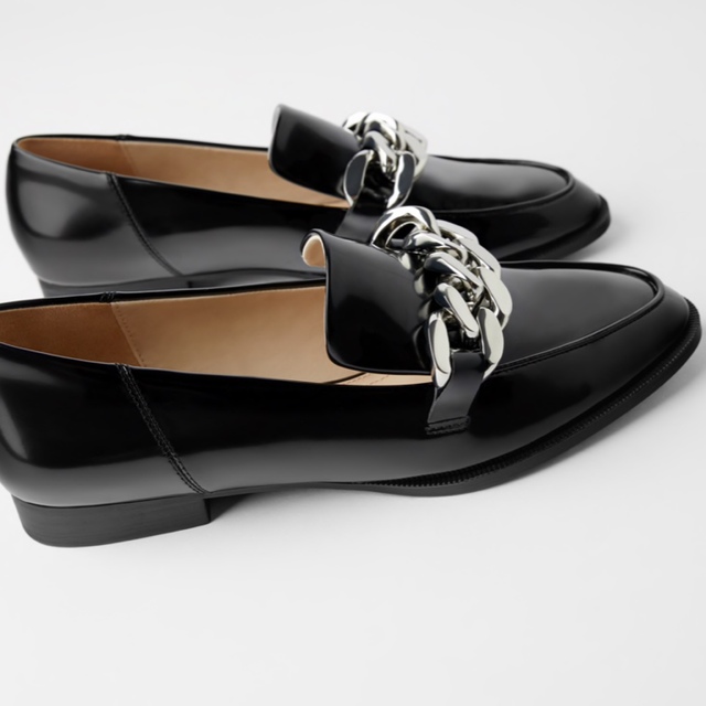 ZARA(ザラ)のZARA チェーンローファー　 レディースの靴/シューズ(ローファー/革靴)の商品写真