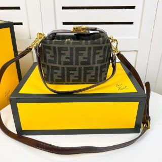 フェンディ ショルダーバッグ(レディース)の通販 4,000点以上 | FENDI ...