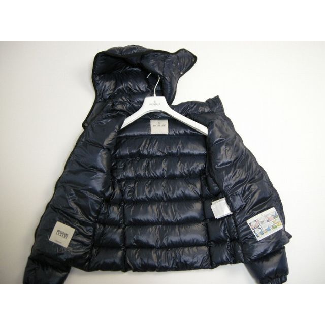 MONCLER(モンクレール)のキッズ14A(大人0-1相当)新品モンクレールBERREフード付ダウンジャケット キッズ/ベビー/マタニティのキッズ服女の子用(90cm~)(ジャケット/上着)の商品写真