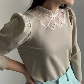 アメリヴィンテージ(Ameri VINTAGE)のCUT OUT SHEER COLLAR TOP　グレージュ(シャツ/ブラウス(長袖/七分))