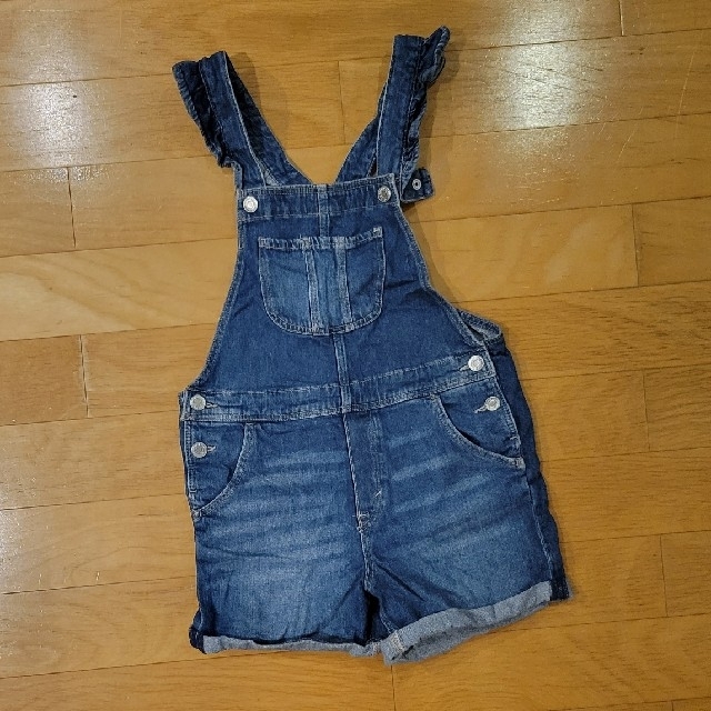 H&M(エイチアンドエム)のH&M　キッズ　デニムサロペット キッズ/ベビー/マタニティのキッズ服女の子用(90cm~)(パンツ/スパッツ)の商品写真