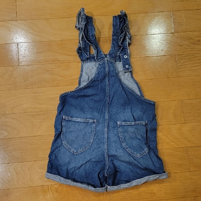 H&M(エイチアンドエム)のH&M　キッズ　デニムサロペット キッズ/ベビー/マタニティのキッズ服女の子用(90cm~)(パンツ/スパッツ)の商品写真