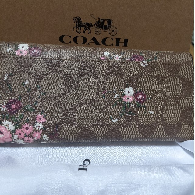 COACH(コーチ)のCOACH  長財布　シグネチャー　花柄模様２ レディースのファッション小物(財布)の商品写真