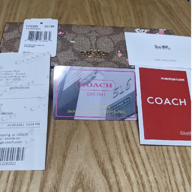 COACH(コーチ)のCOACH  長財布　シグネチャー　花柄模様２ レディースのファッション小物(財布)の商品写真