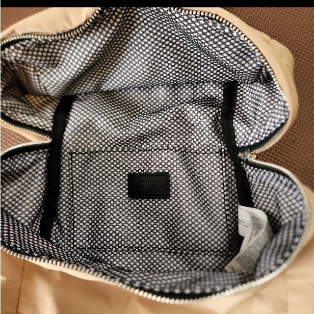 ZARA(ザラ)のZARA　バックパック　ベージュ レディースのバッグ(リュック/バックパック)の商品写真