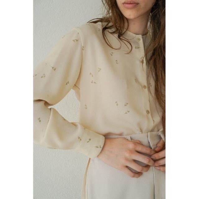 CLANE(クラネ)のCLANE(クラネ) SPRINKLE FLOWER BLOUSE 花柄ブラウス レディースのトップス(シャツ/ブラウス(長袖/七分))の商品写真