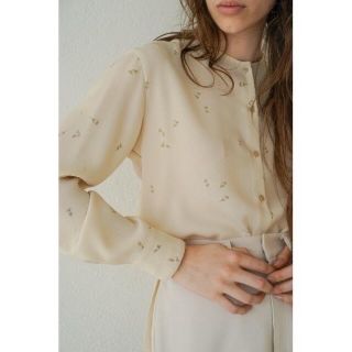 クラネ(CLANE)のCLANE(クラネ) SPRINKLE FLOWER BLOUSE 花柄ブラウス(シャツ/ブラウス(長袖/七分))