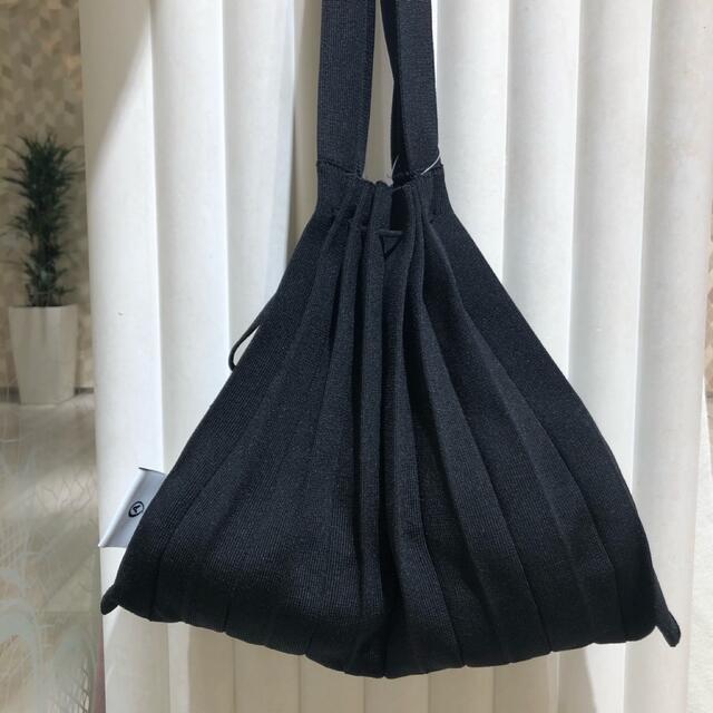 ALICE MARTHA ニットプリーツ 巾着バッグ レディースのバッグ(ショルダーバッグ)の商品写真