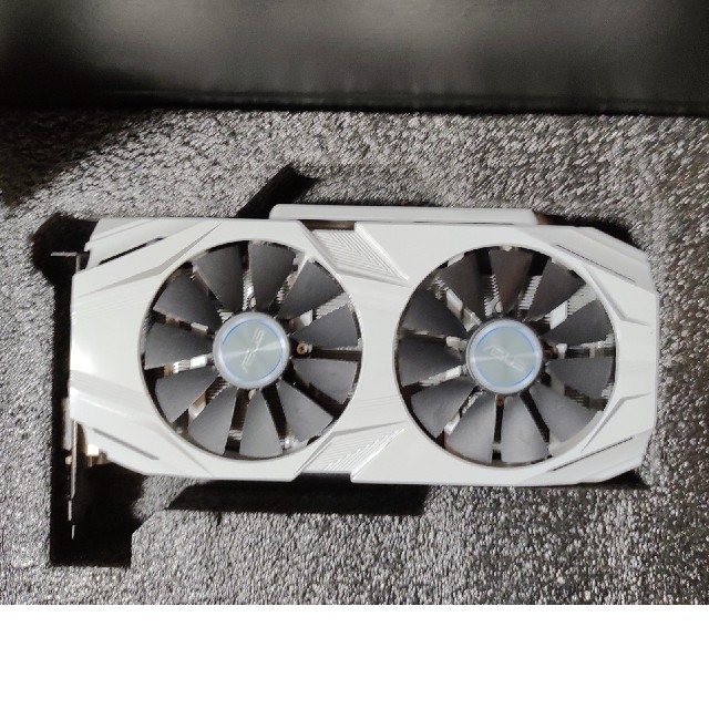 ASUS(エイスース)のASUS NVIDIA GeForce GTX1070 スマホ/家電/カメラのPC/タブレット(PCパーツ)の商品写真
