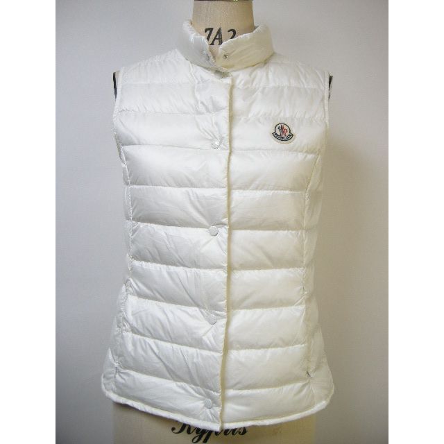 MONCLER(モンクレール)のキッズ14A(大人女性0相当)新品本物◆モンクレールLIANEライトダウンベスト キッズ/ベビー/マタニティのキッズ服女の子用(90cm~)(ジャケット/上着)の商品写真