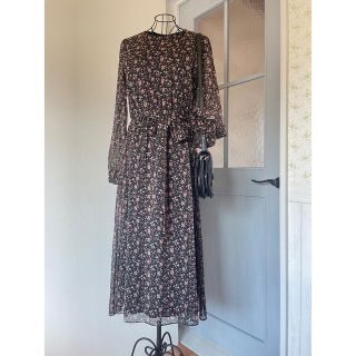 ザラ(ZARA)のGW  SALE‼️ZARA＊小花柄シフォンロングワンピ(ロングワンピース/マキシワンピース)