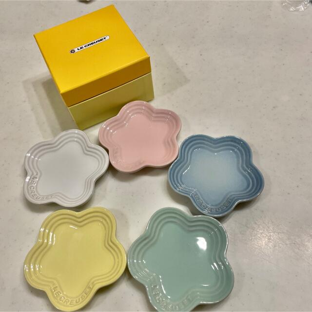LE CREUSET - ル・クルーゼ フラワープレート ミニ 5枚セット LE CREUSET - ル・クルーゼ フラワープレート ミニ 5枚セット