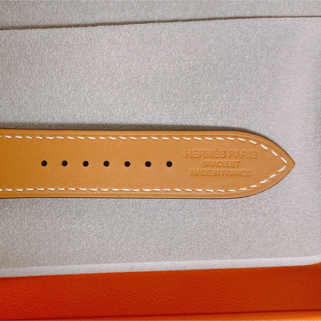 Hermes(エルメス)のapple watch エルメス エトゥープ　レザーバンド 41ミリ  レディースのファッション小物(腕時計)の商品写真