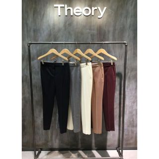 セオリー(theory)の【美品】Theory 定番人気♪ウール混クロップドパンツ 美脚パンツ(クロップドパンツ)