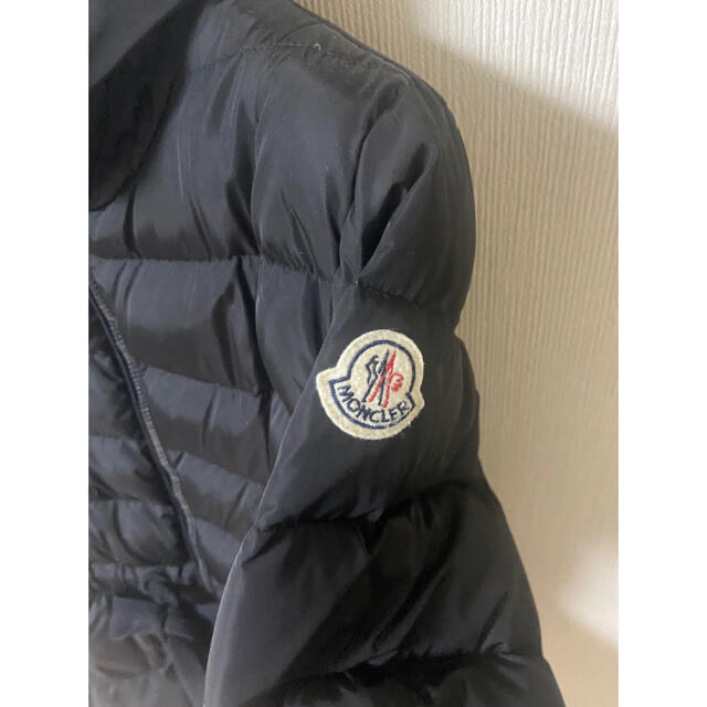 MONCLER(モンクレール)のモンクレール　ショート丈ダウン　ブラック レディースのジャケット/アウター(ダウンジャケット)の商品写真