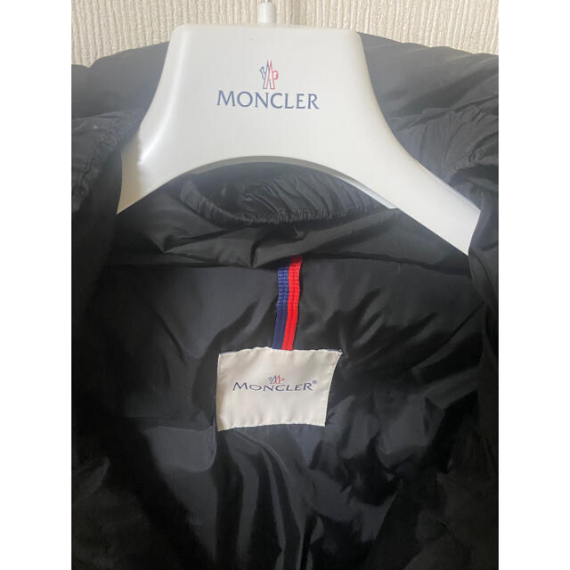 MONCLER(モンクレール)のモンクレール　ショート丈ダウン　ブラック レディースのジャケット/アウター(ダウンジャケット)の商品写真