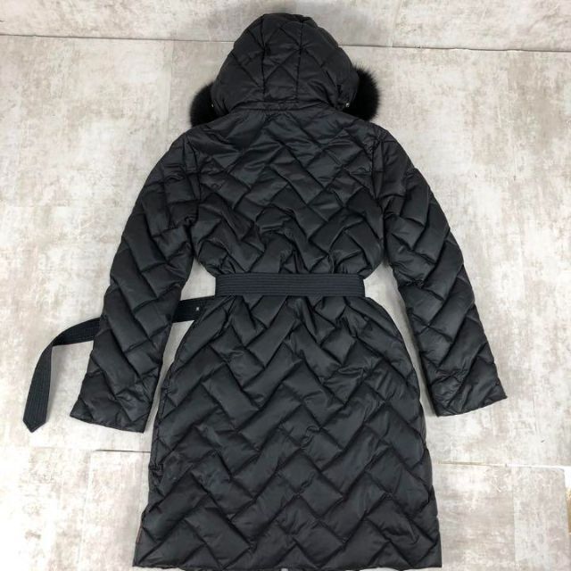 MONCLER(モンクレール)の【極美品】モンクレール　キルティング　ダウンコート　ファー　Aライン　L　黒 レディースのジャケット/アウター(ダウンコート)の商品写真