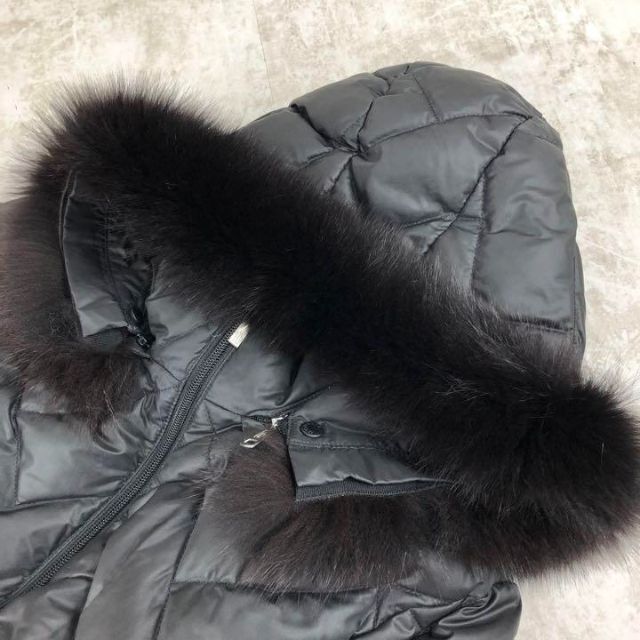 MONCLER(モンクレール)の【極美品】モンクレール　キルティング　ダウンコート　ファー　Aライン　L　黒 レディースのジャケット/アウター(ダウンコート)の商品写真