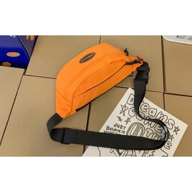 ワンポイントロゴショルダーバッグ ボディバッグ ウエストポーチ オレンジ 新品 メンズのバッグ(ショルダーバッグ)の商品写真