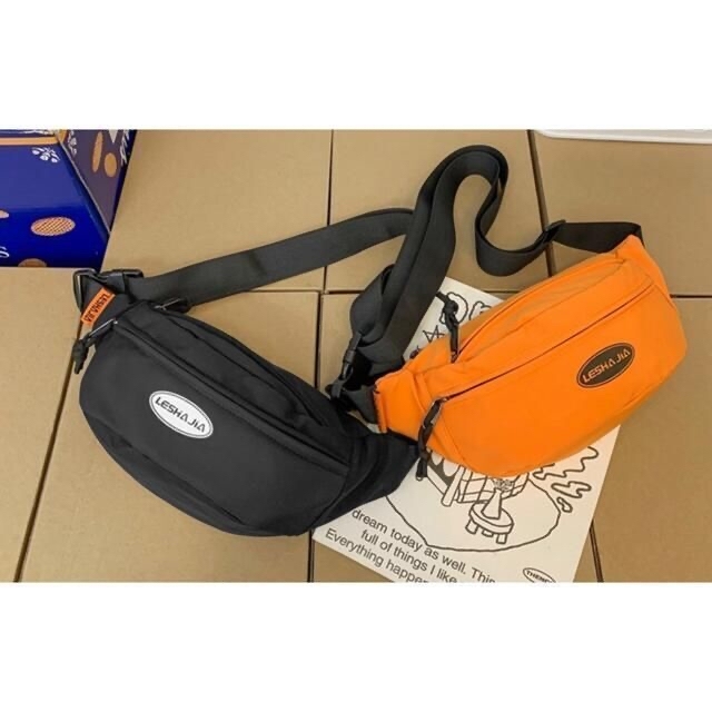 ワンポイントロゴショルダーバッグ ボディバッグ ウエストポーチ オレンジ 新品 レディースのバッグ(ボディバッグ/ウエストポーチ)の商品写真