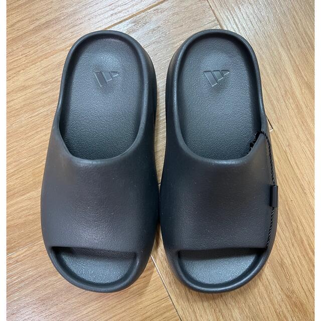 adidas(アディダス)のadidas KIDS YEEZY Slide "ONYX" キッズ/ベビー/マタニティのキッズ靴/シューズ(15cm~)(サンダル)の商品写真