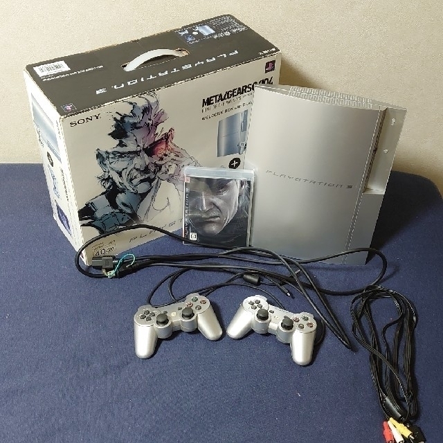 PlayStation3(プレイステーション3)のSONY PlayStation3 MGS4エディション エンタメ/ホビーのゲームソフト/ゲーム機本体(家庭用ゲーム機本体)の商品写真