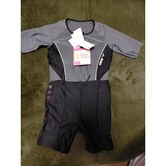 ネット通販激安 (新品)arena 水着 M - www.tauntonscrapmetal.com