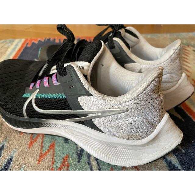 NIKE(ナイキ)のNIKE ズームペガサス21.5センチ キッズ/ベビー/マタニティのキッズ靴/シューズ(15cm~)(スニーカー)の商品写真