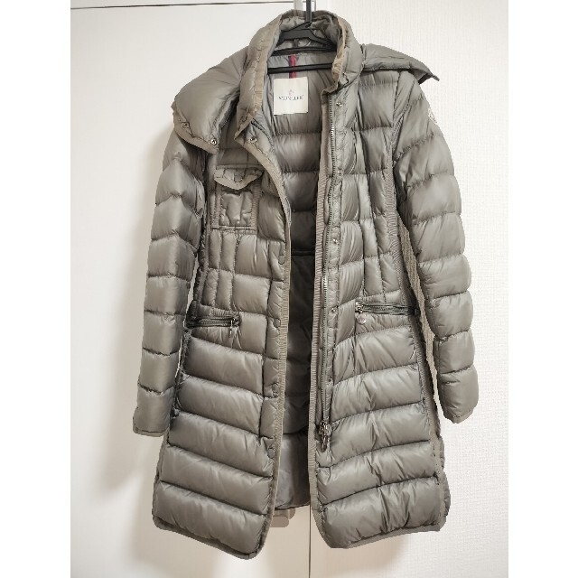 MONCLER(モンクレール)のモンクレール　ダウン　レディース レディースのジャケット/アウター(ダウンジャケット)の商品写真