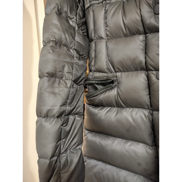 MONCLER(モンクレール)のモンクレール　ダウン　レディース レディースのジャケット/アウター(ダウンジャケット)の商品写真