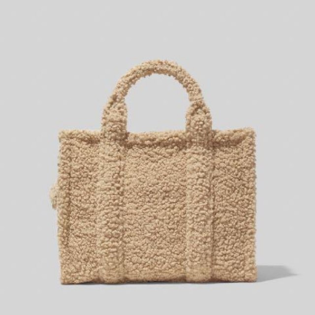 MARC JACOBS(マークジェイコブス)のマークジェイコブス　新品　THE TEDDY SMALL TOTE BAG レディースのバッグ(ショルダーバッグ)の商品写真